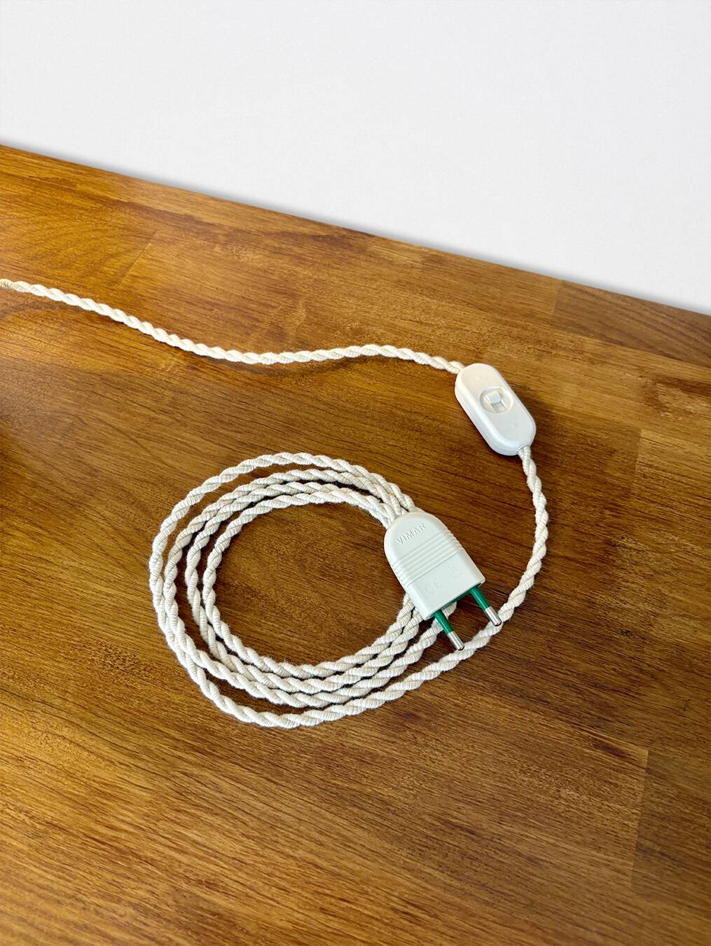 French lamp sculpture in white stone in the style of Albert Tormos.