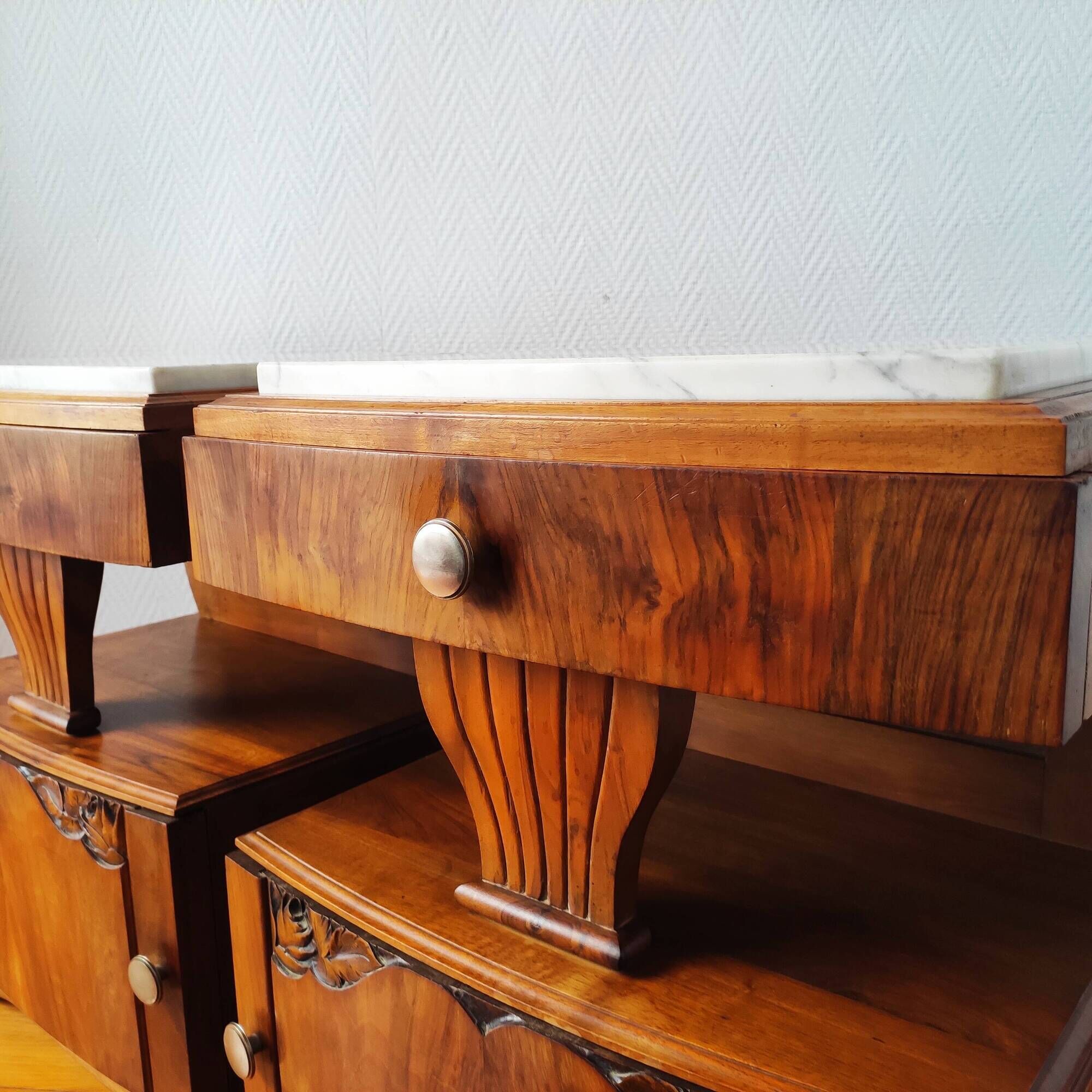 Paire de tables de chevet en noyer blond, Art déco 1940