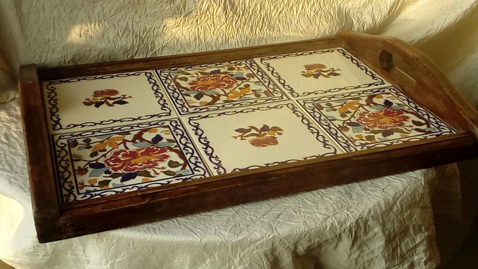 Wooden top and faience of gien decoration peony