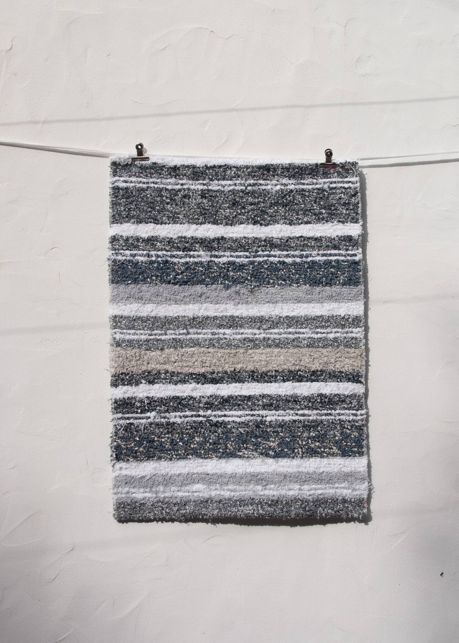 Handwoven recycled cotton rug - Grey and white