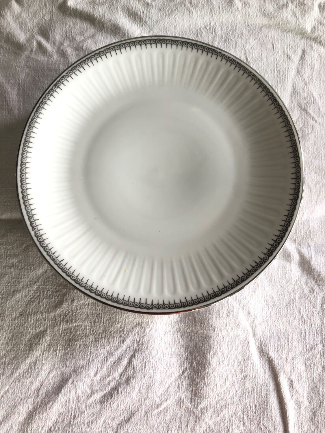 6 dessert plates with silver border in white porcelain