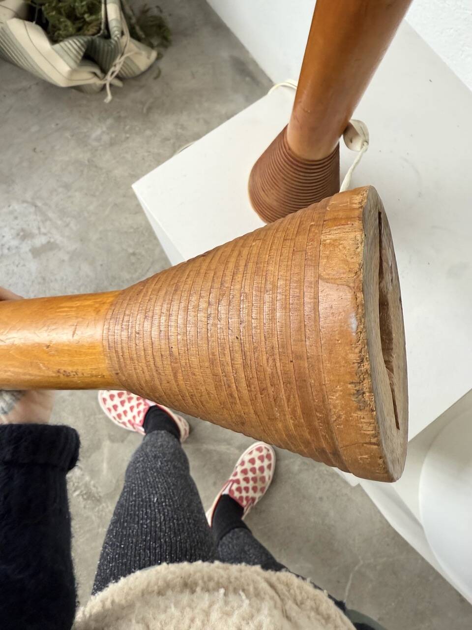 Paire de lampes de table bois chêne années 50