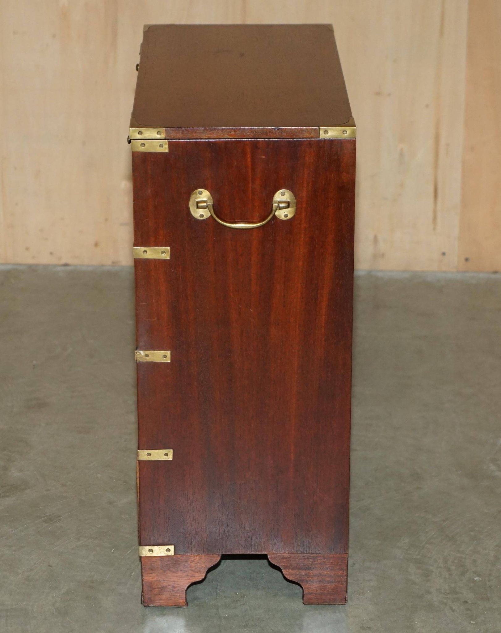 Commode militaire vintage avec plateau coulissant et dessus extensible