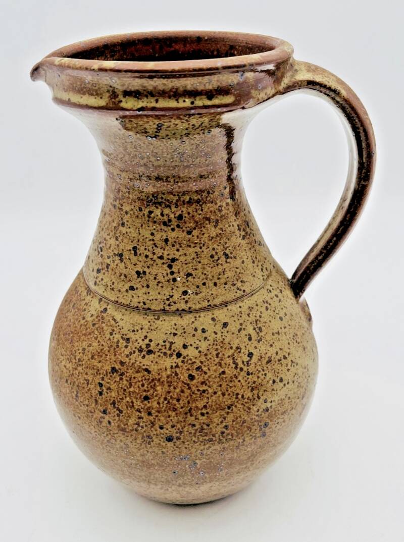Pichet en grès marron et gris