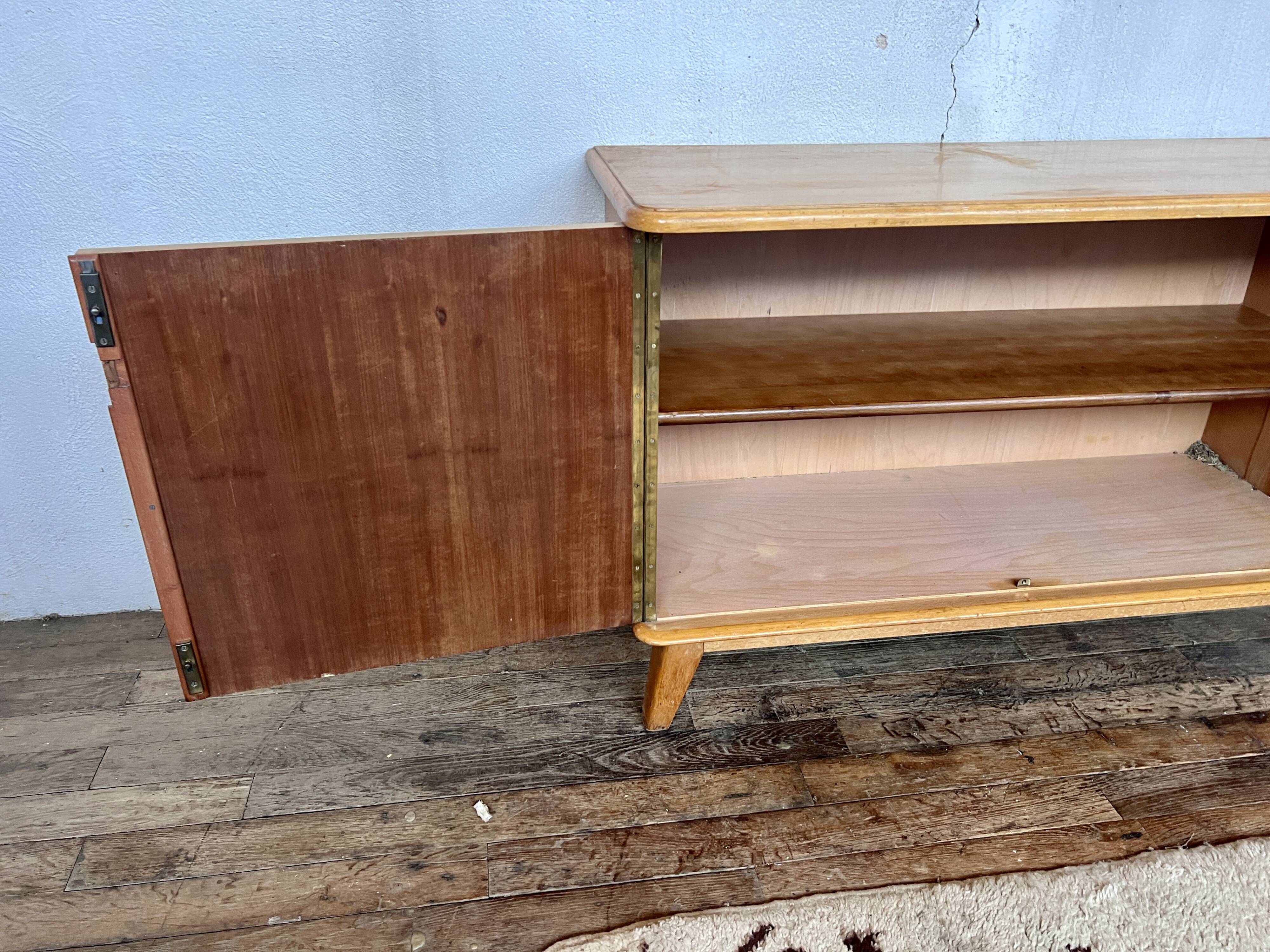 Buffet 2 swing doors