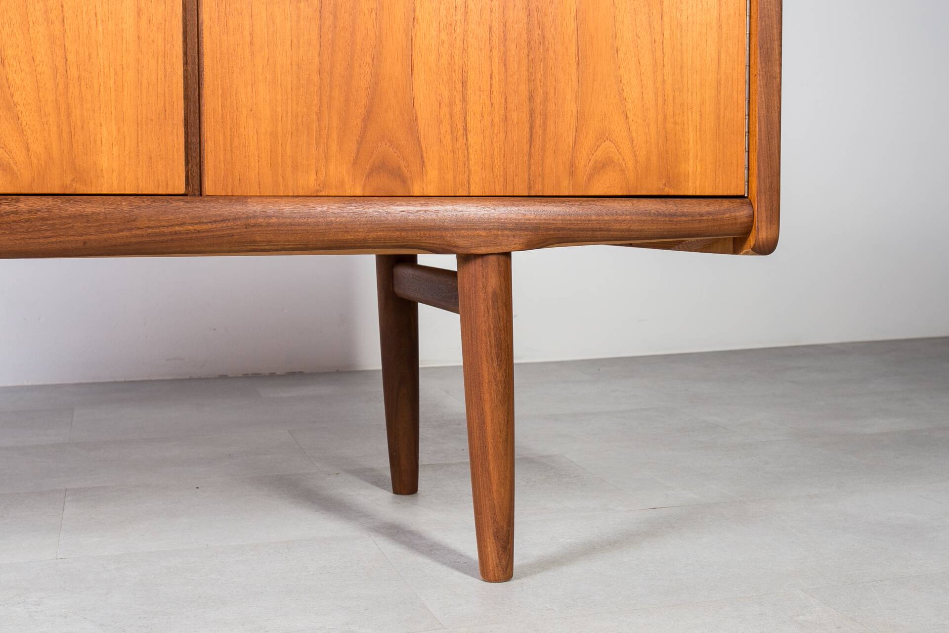 Buffet en teck du milieu du siècle par Brødrene Sørheim, Norvège, années 1960