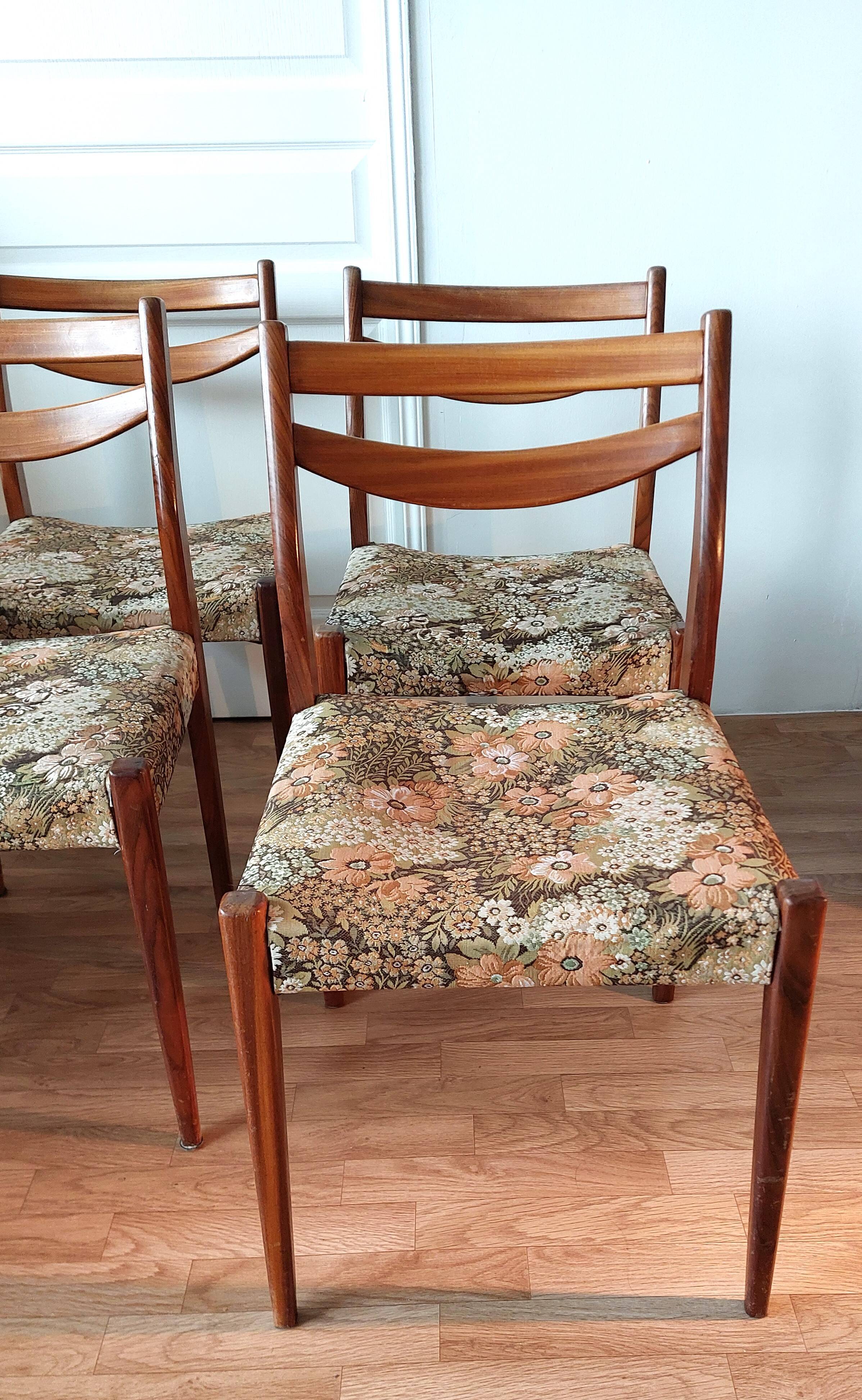 Série de 4 chaises scandinaves en palissandre 1960.