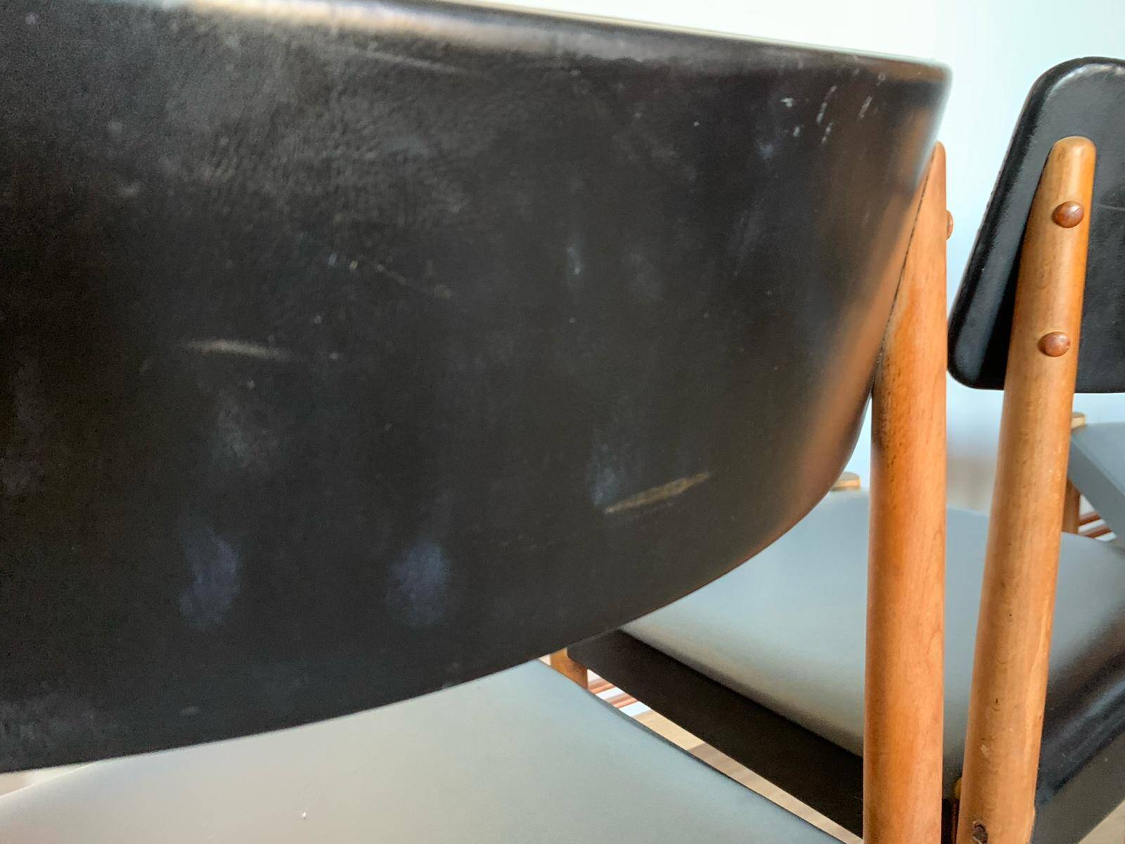 Set of 4 Scandinavian chairs