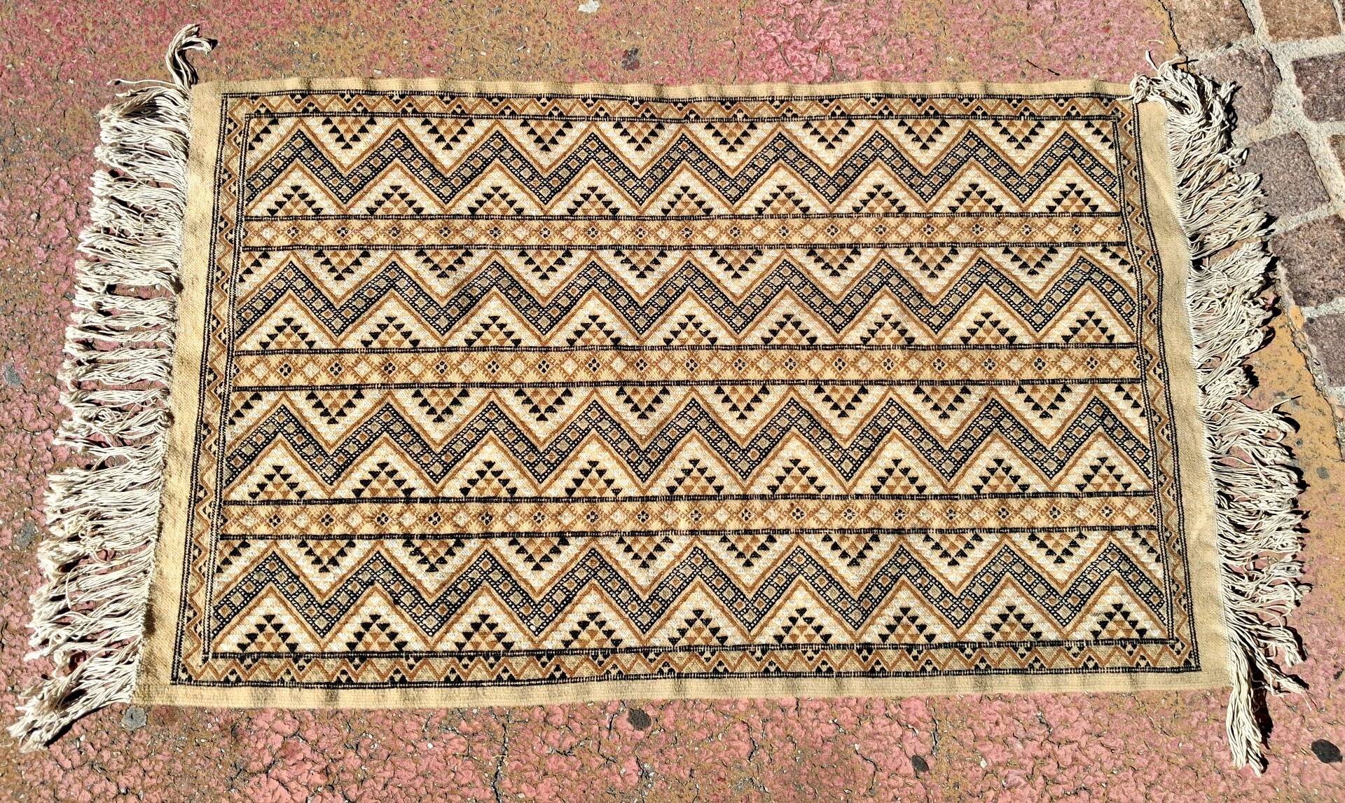 Ancien tapis d'orient tissé à la main, déco bohème vintage