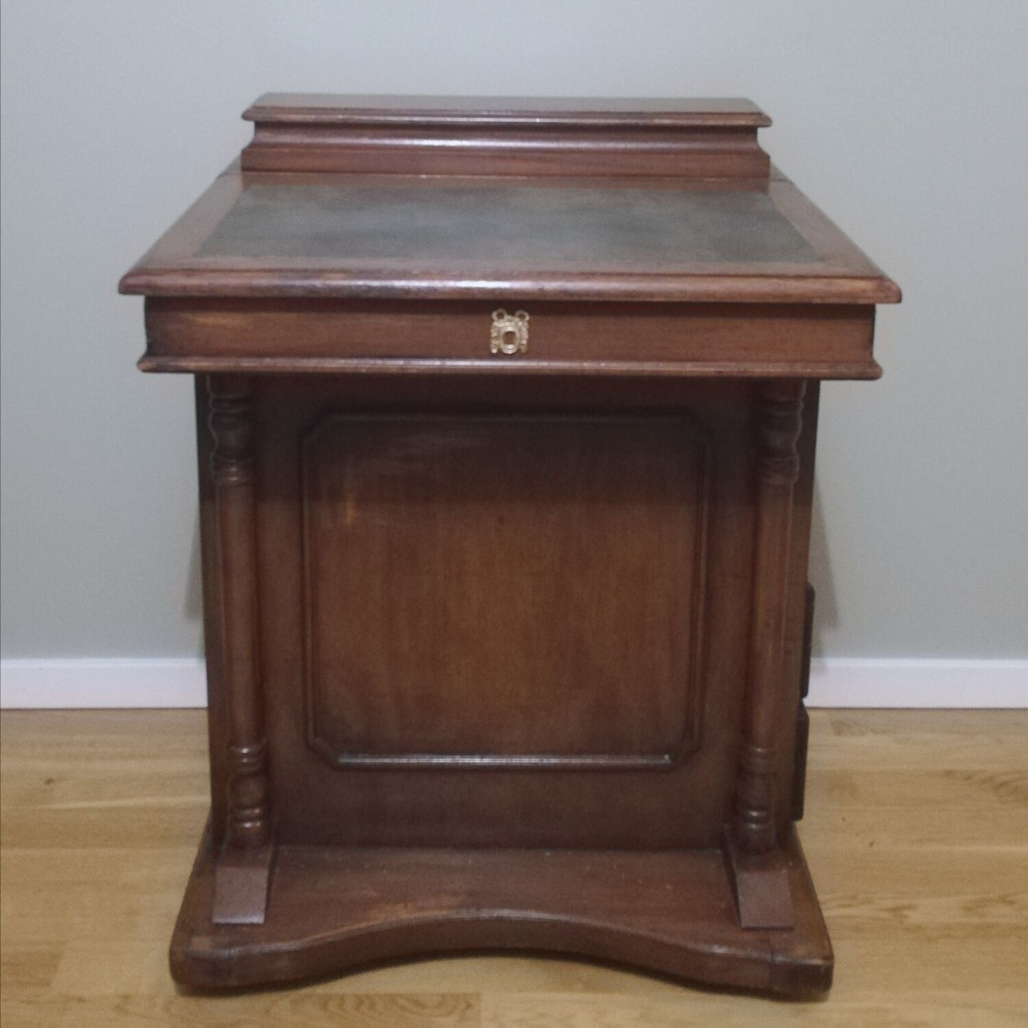 English secretary Davenport