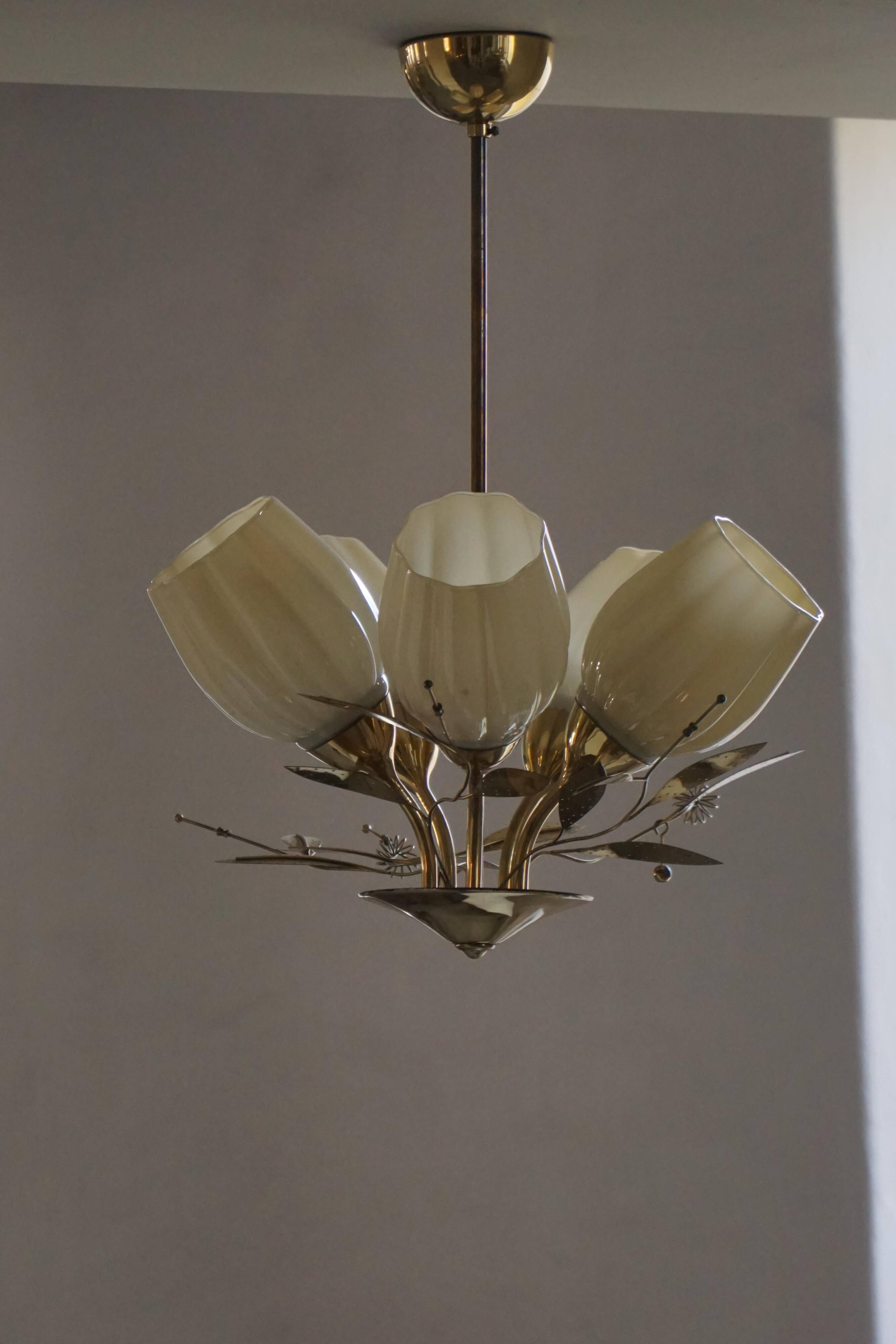 Ceiling lamp with five lights in mid-century modern style, opal glass shade, Itsu, Finland.