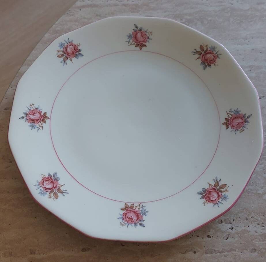 Splendid Set of 12 Vintage Octagonal Plates – Moulin des Loups Style