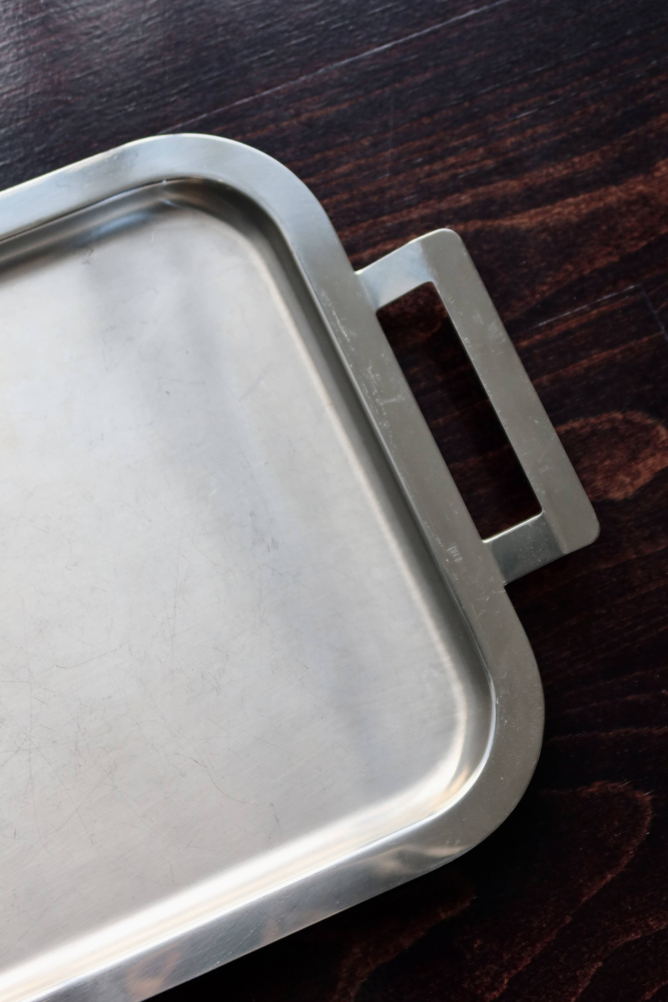 Vintage rectangular tray in shiny silver-plated metal.