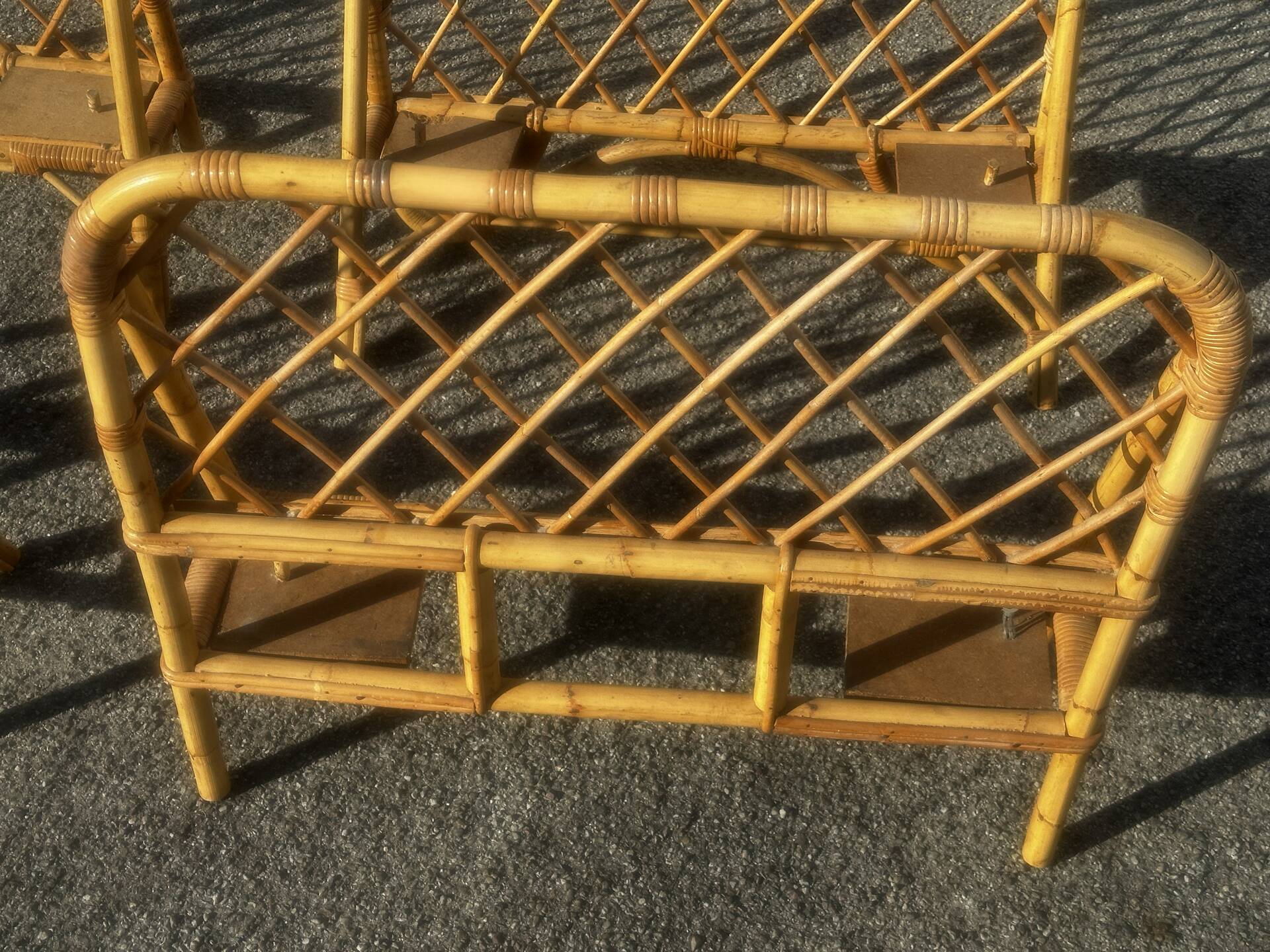 Pair of vintage single beds in rattan, 1970s.