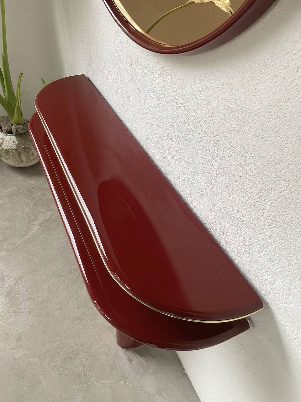Red lacquered console and its mirror from the 80s