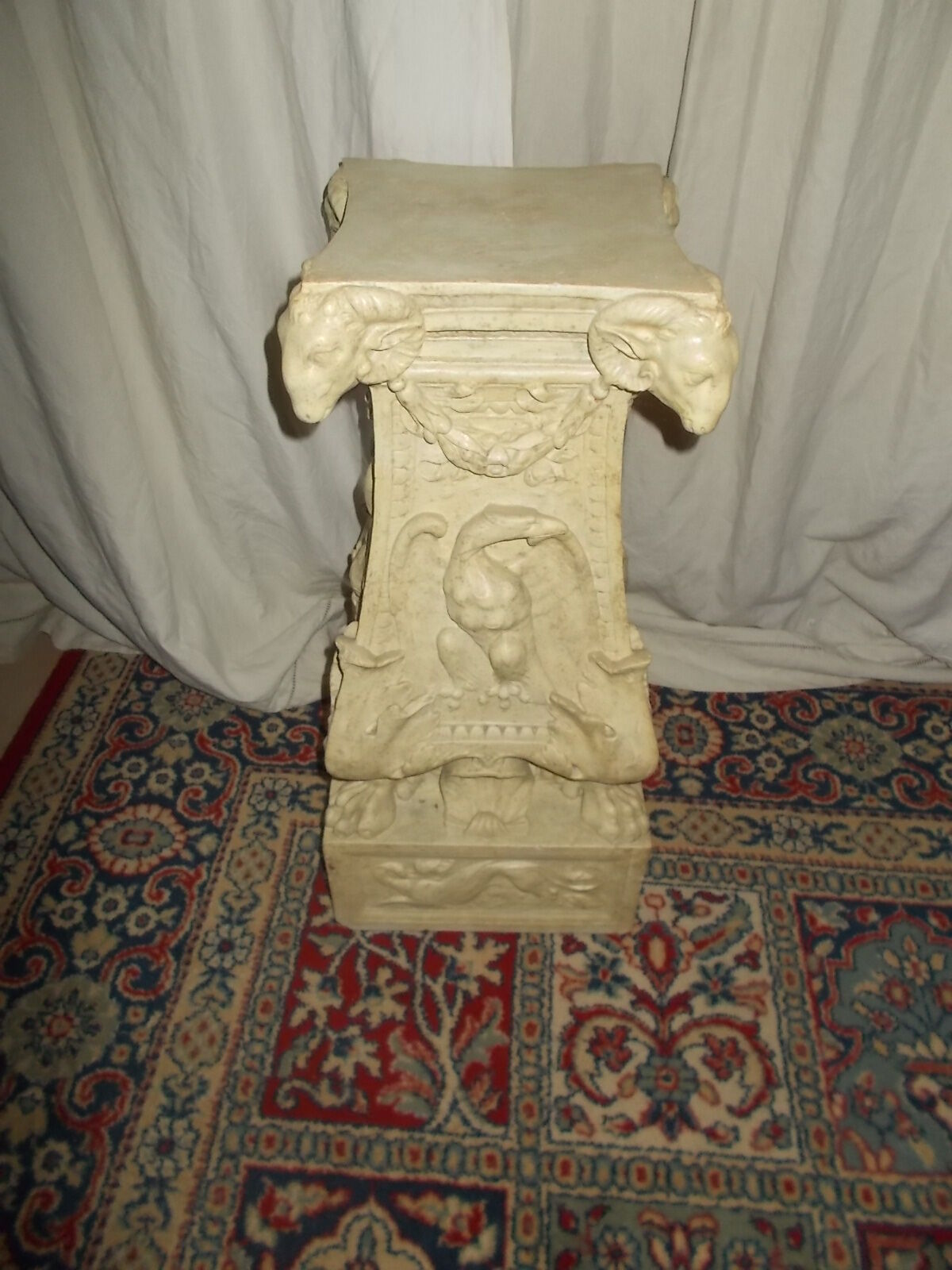 Column pedestal ram heads