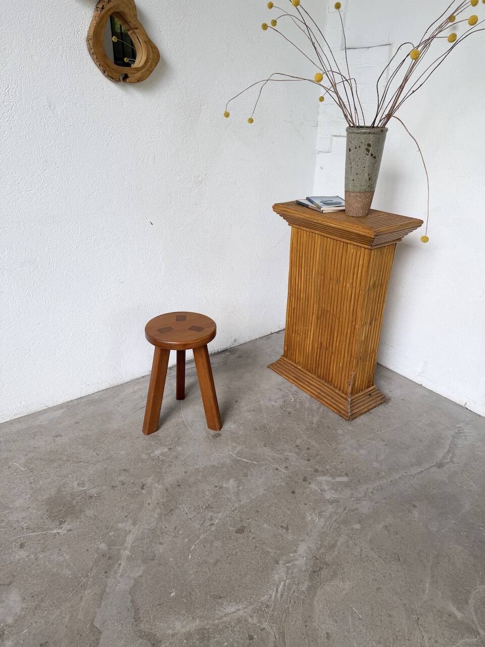 Tripod stool elm