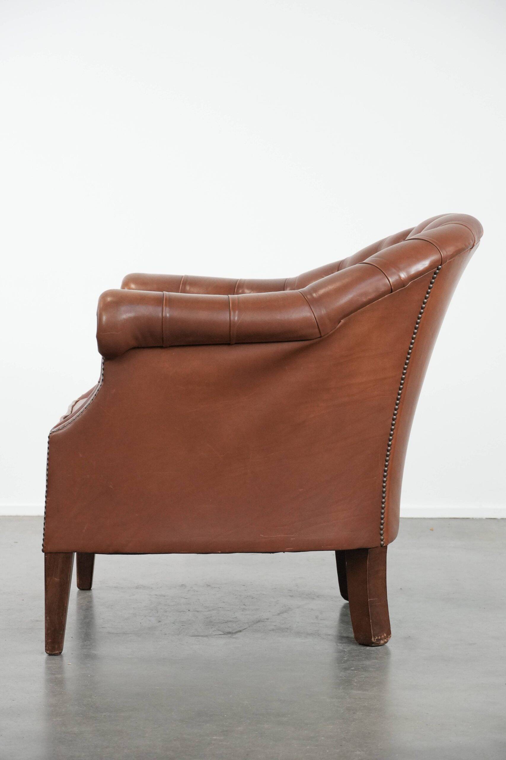 Chesterfield club armchair made of cowhide leather in English style
