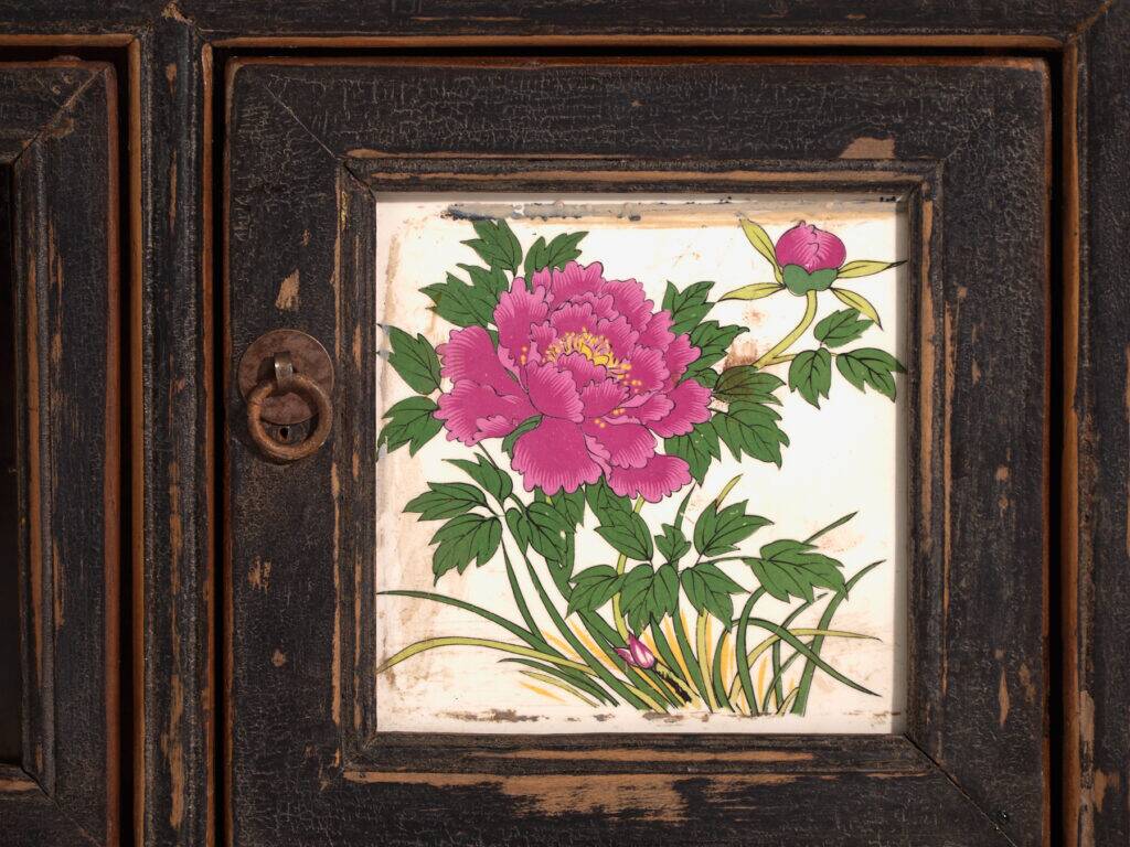 Meuble bas ancien en bois d’orme – Chine, vers 1900