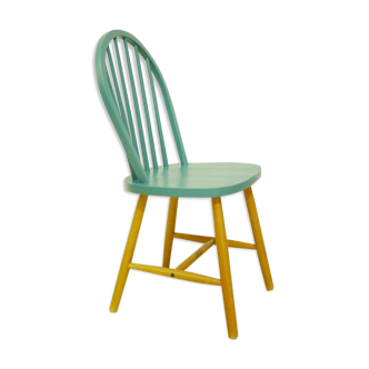 Chaise à barreaux rénovée en bleue