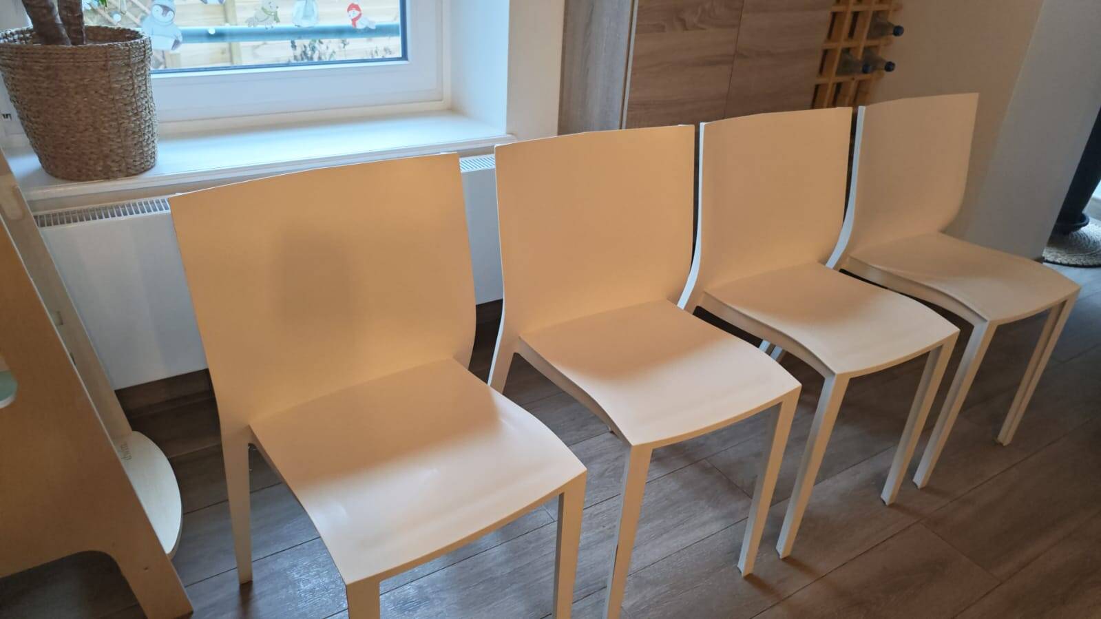 Lot of 4 Kartell "Slick" chairs designed by Philippe Starck - off-white.