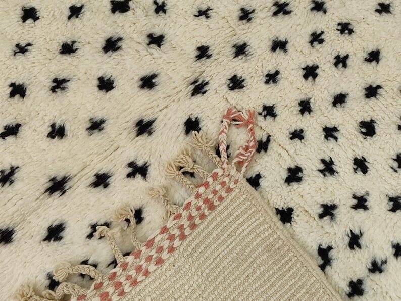 Traditional handmade Berber rug size 150 x 250 cm