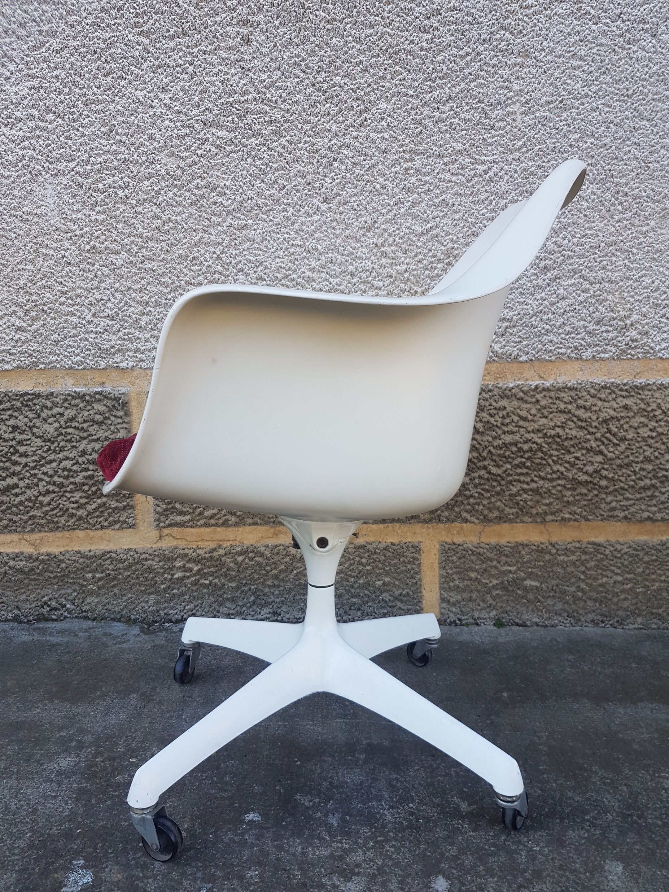 Executive Tulip armchair by Eero Saarinen for Knoll 1964