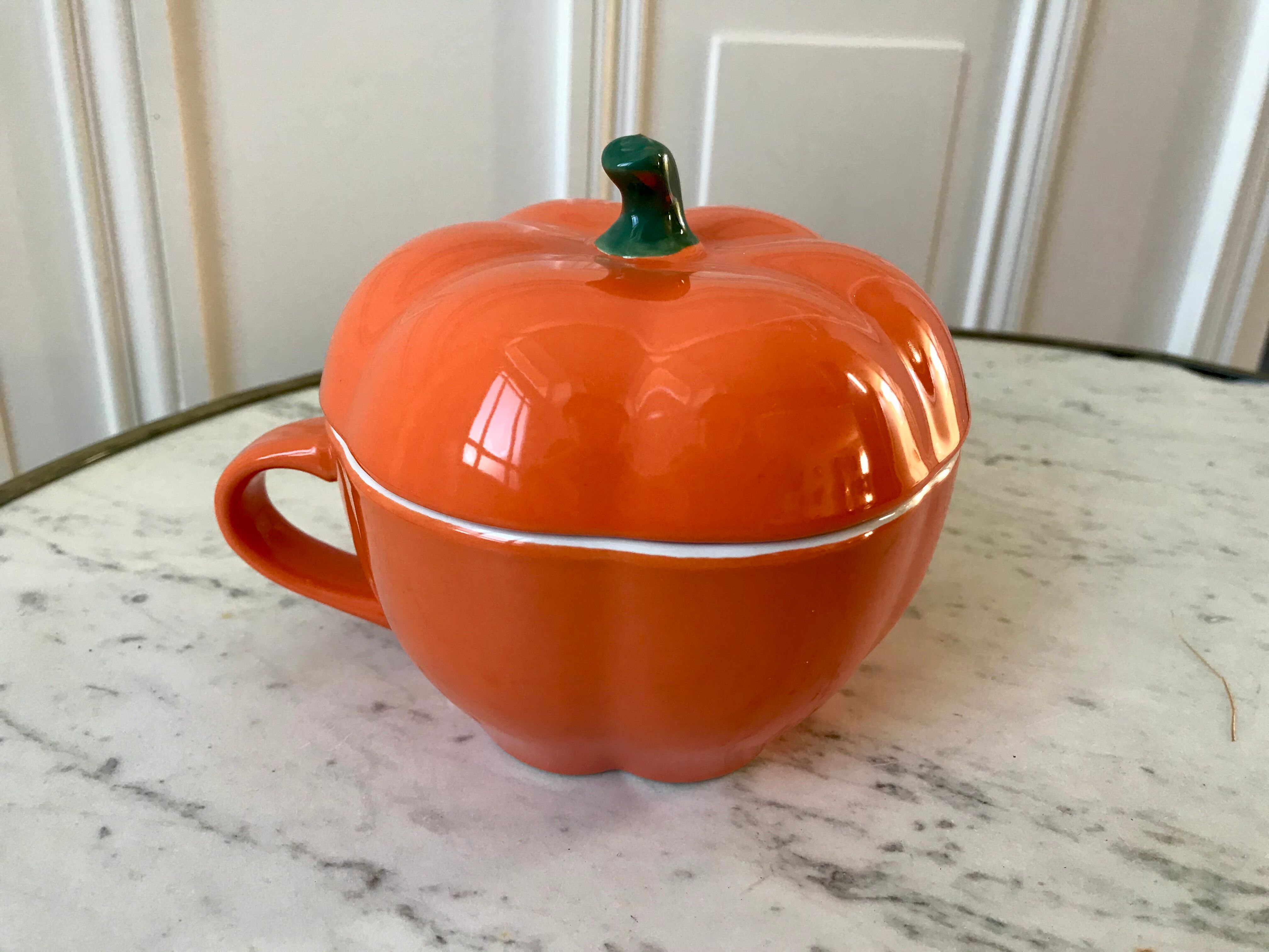 Orange lunch cup in the shape of squash 70s
