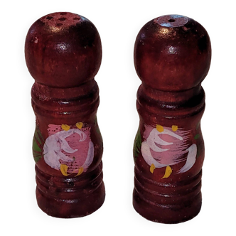 wooden salt and pepper shaker - vintage