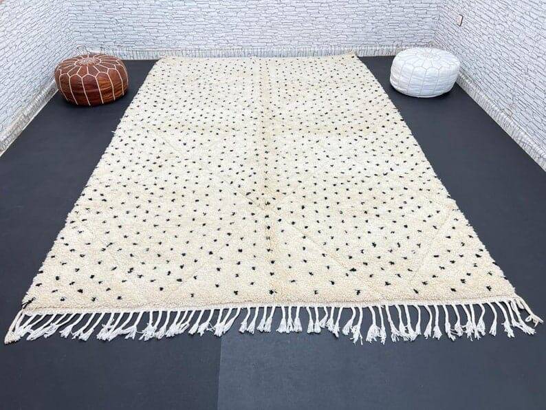 Berber rug in pure wool, black and white, size 150 x 250 cm.