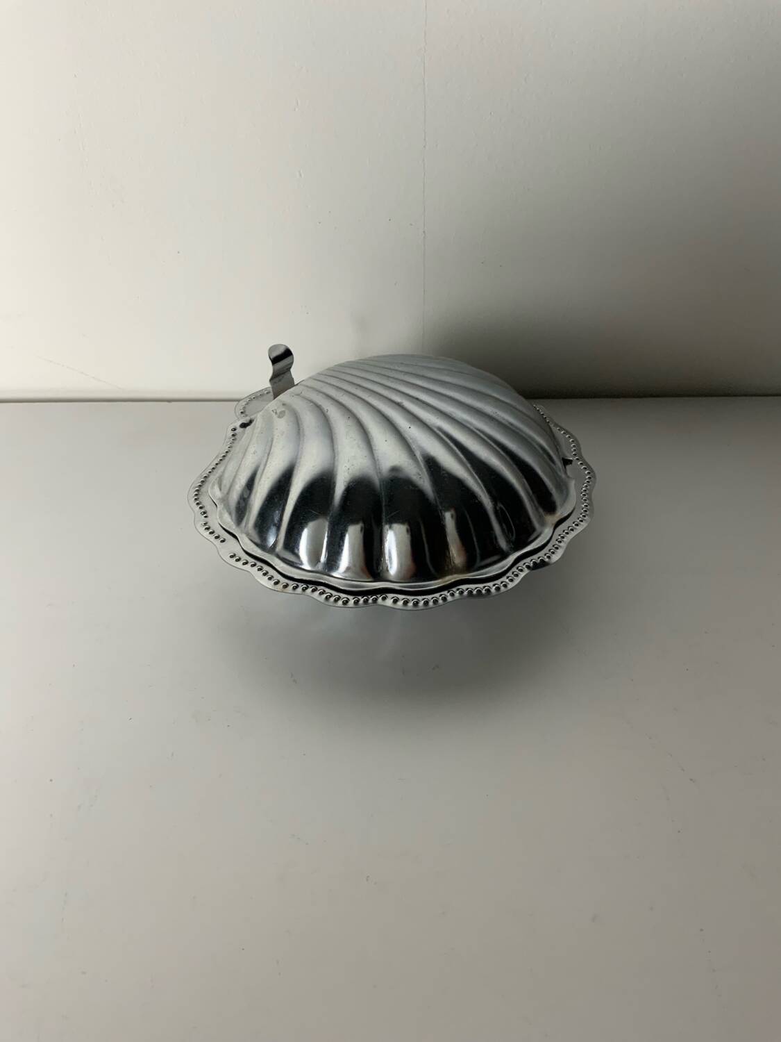 Shellfish butter dish