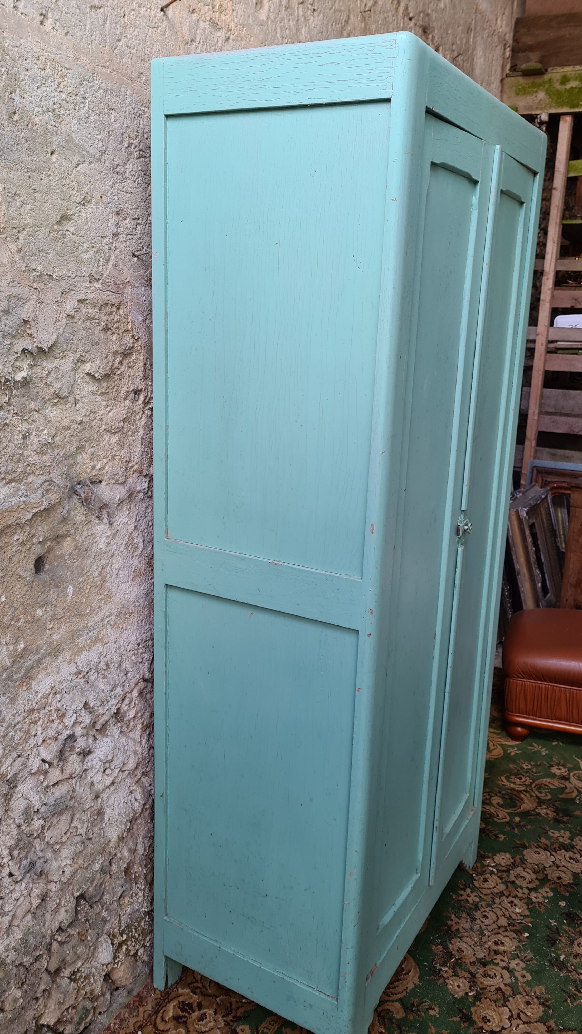 Small Parisian wardrobe