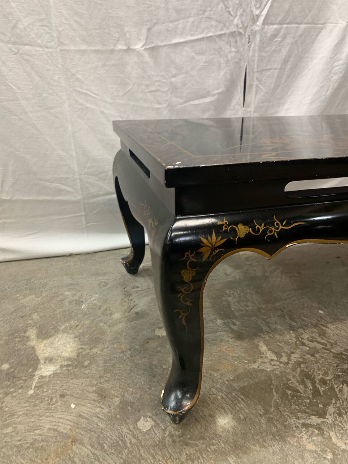 Vintage Japanese-style coffee table in painted lacquered wood