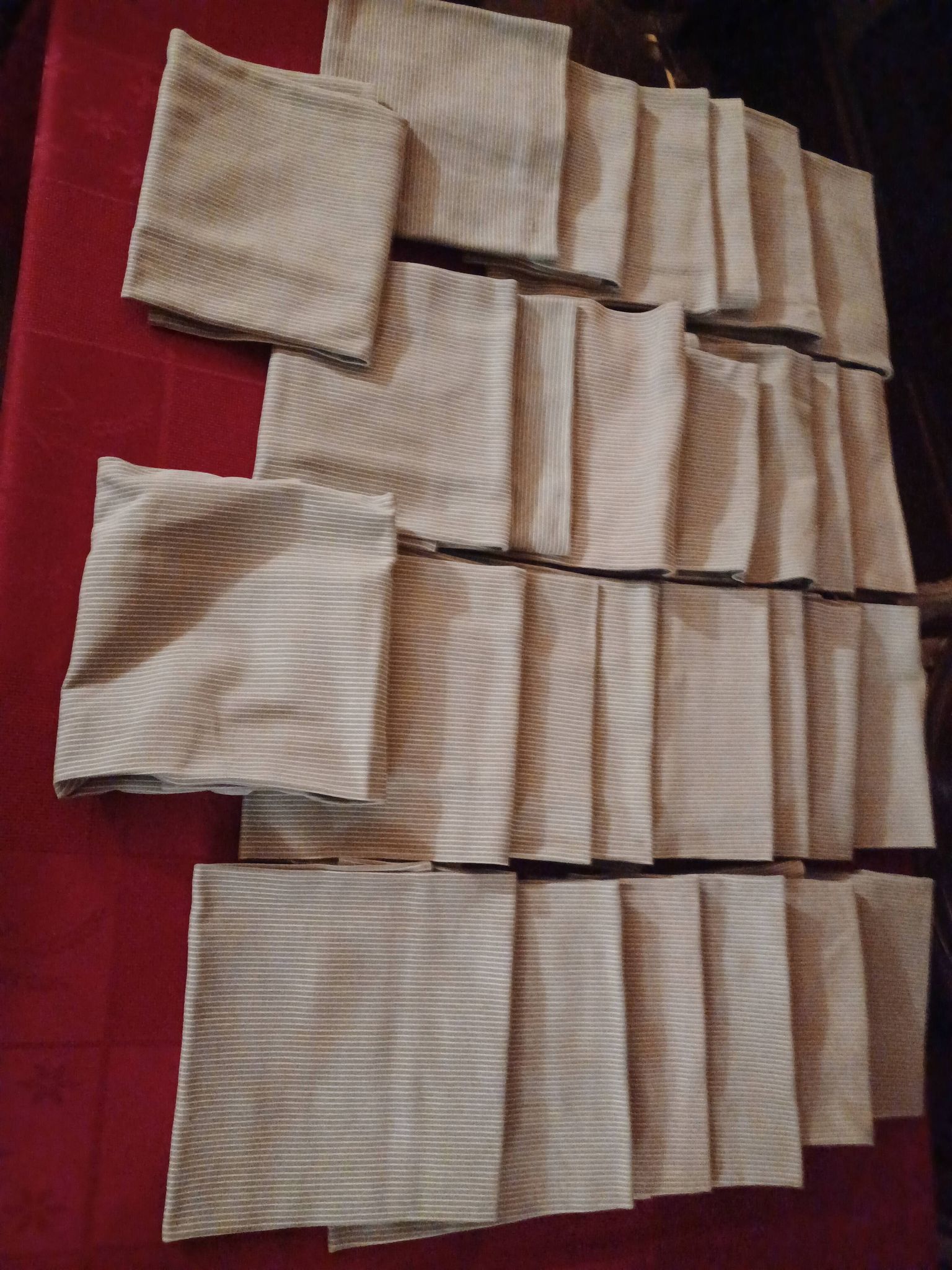 28 serviettes