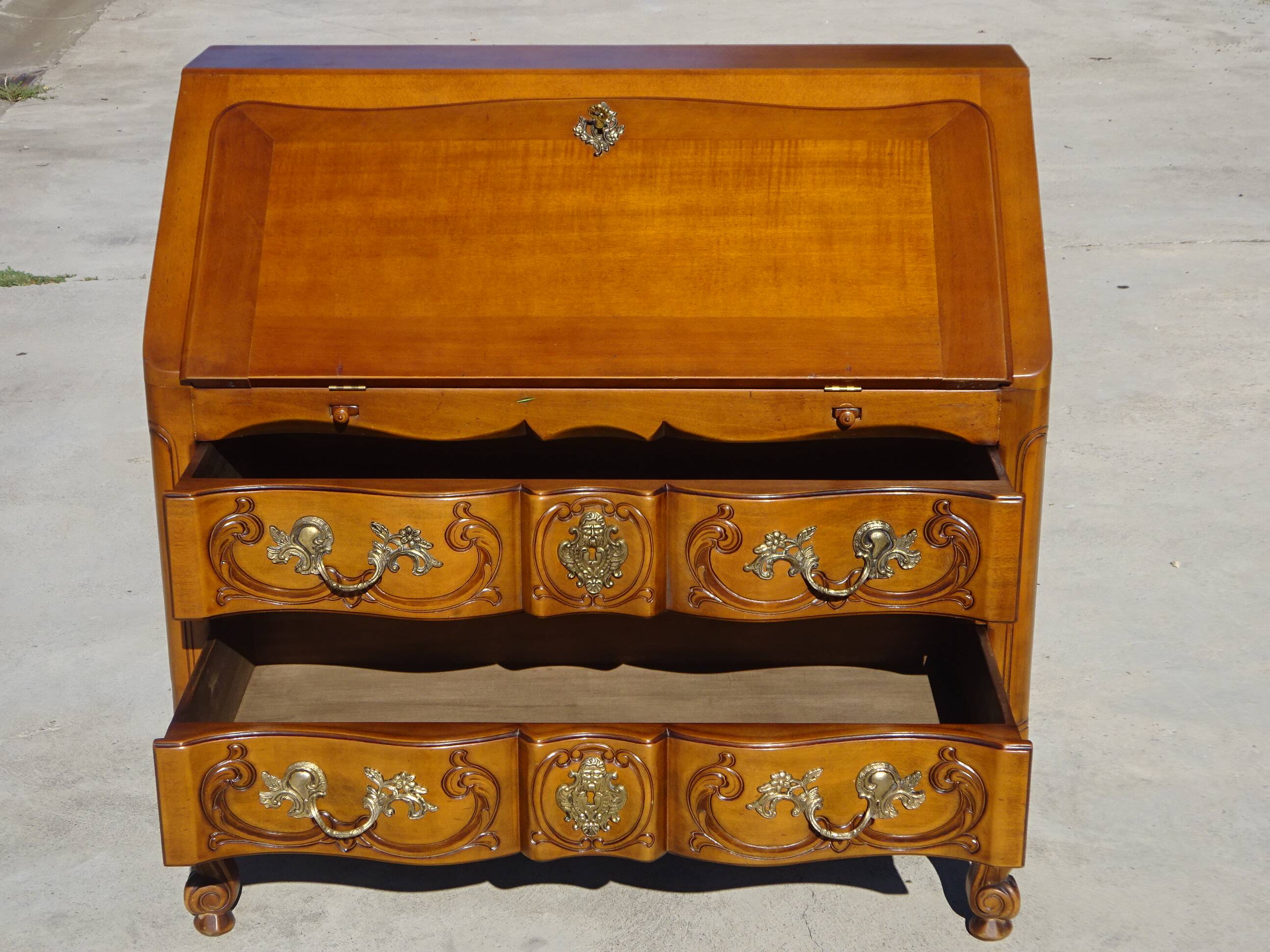 Secretary in solid cherry wood in Louis XV style.