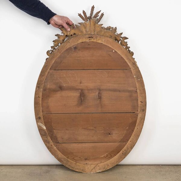 Miroir ovale français ancien du XIXe siècle en feuille d'or avec crête
