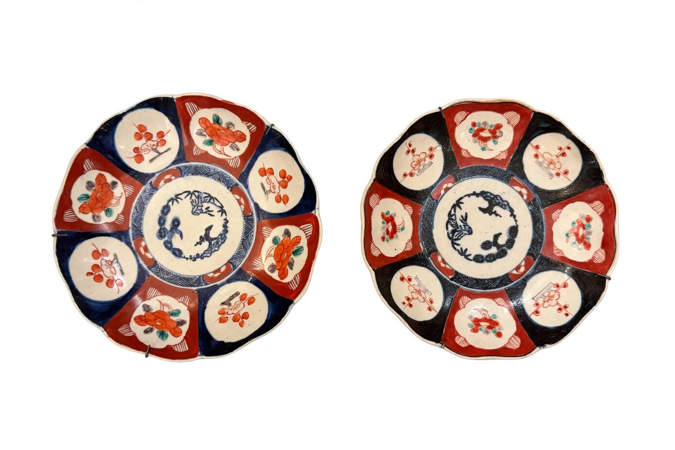Pair of Imari porcelain plates, Japan, late 19th - early 20th century.
