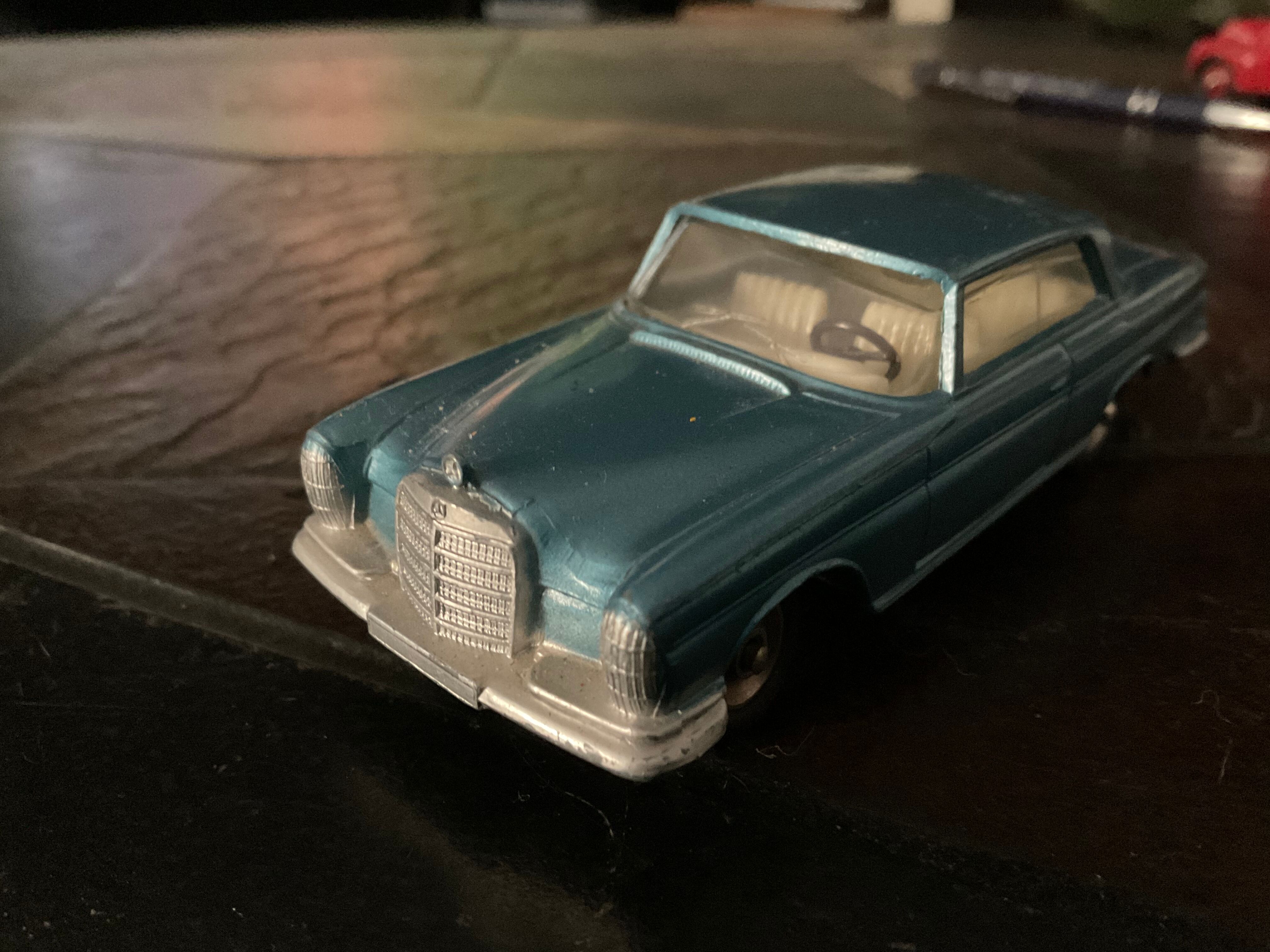 Car Dinky toys . Mercedes Benz 300 SE