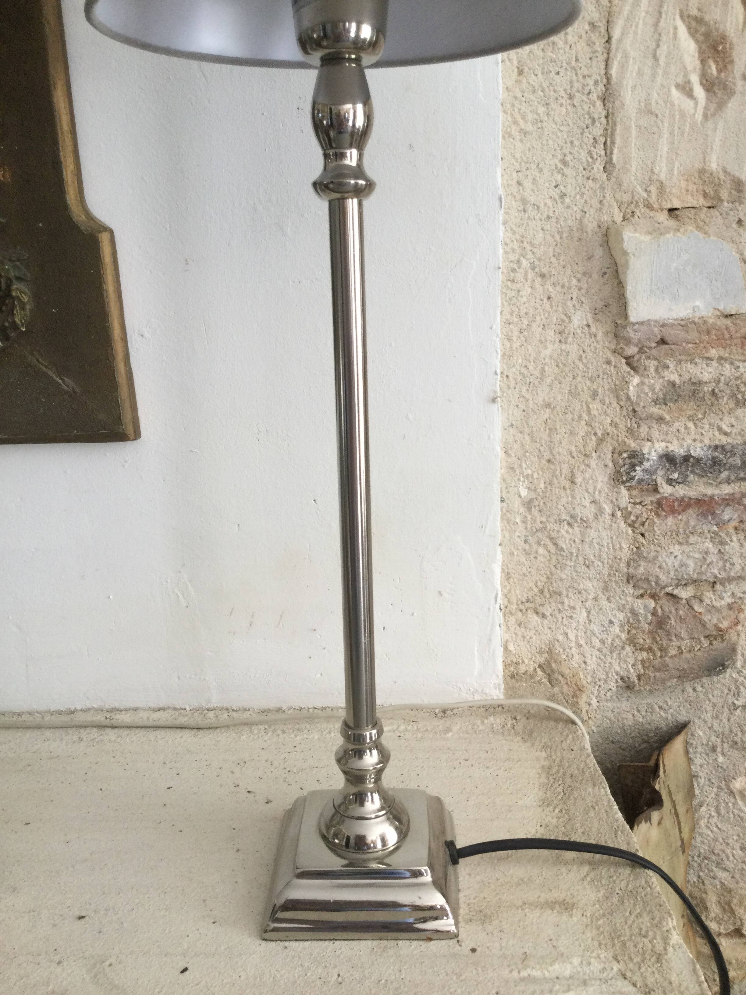 Metal lamp with lampshade
