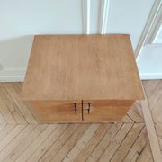 Meuble à vinyles vintage rénové, années 60