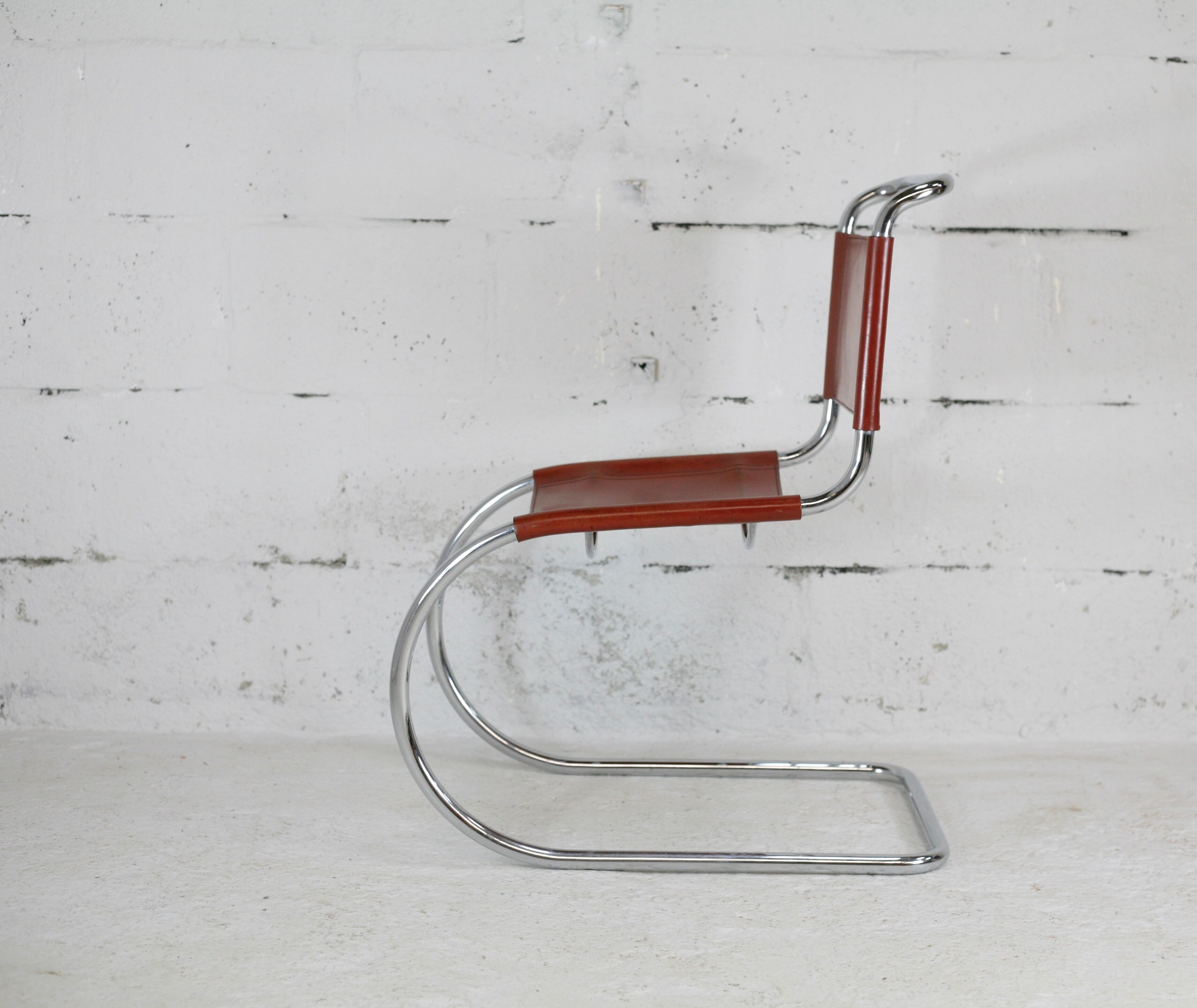 Chaise MR10 Mies Van Der Rorhe circa 1960 cuir cogna