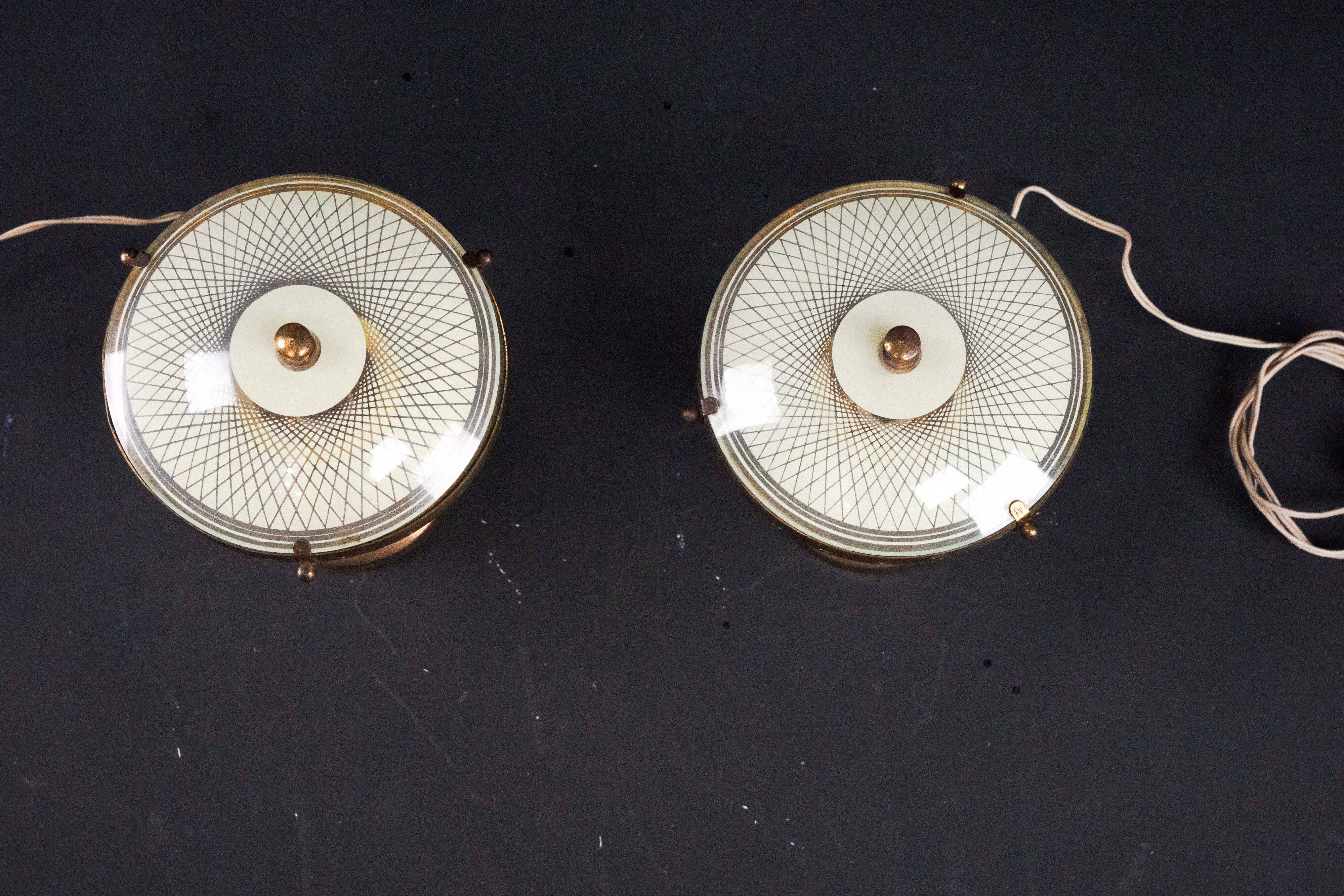 Rare pair of bedside lamps in curved glass attributed to Pietro Chiesa. Ita