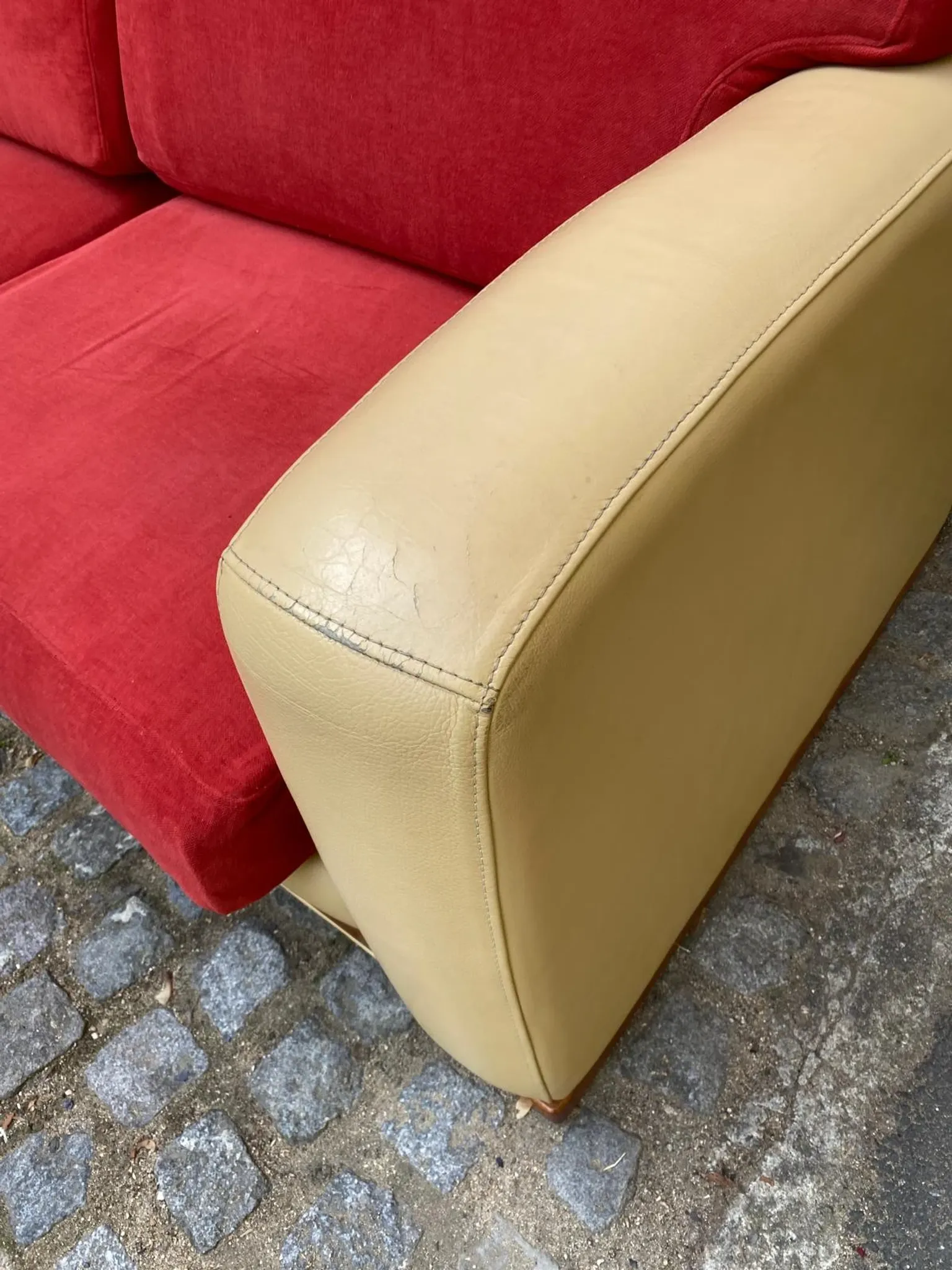 Art Deco 3-seater convertible sofa in genuine beige leather and red fabric from the 1980s.