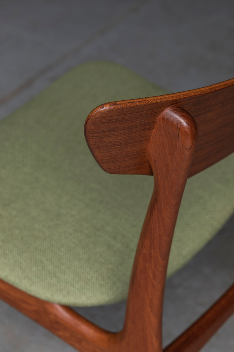 Set of 4 dining chairs by Schiønning & Elgaard with green seat