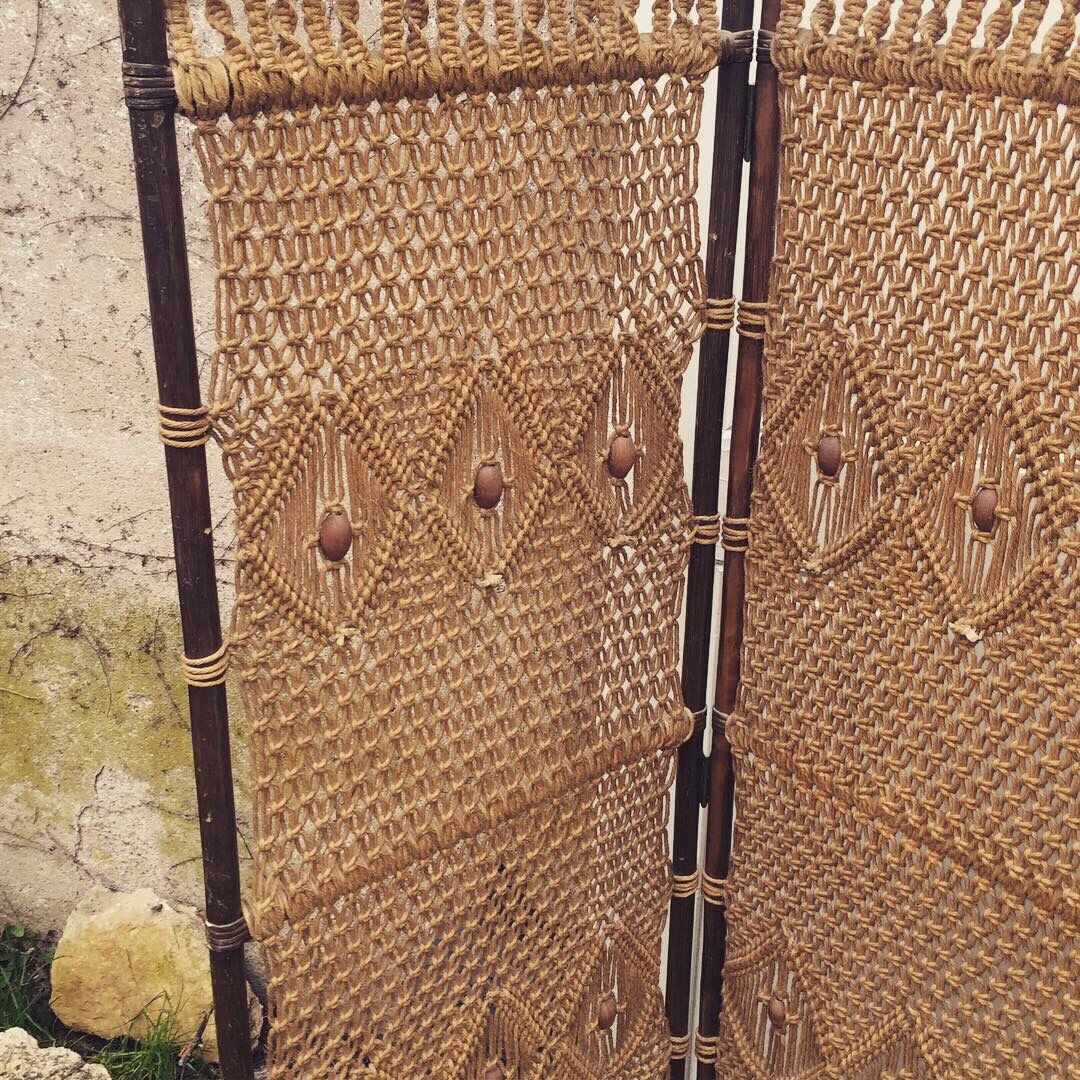 Vintage screen with macramé and wooden beads