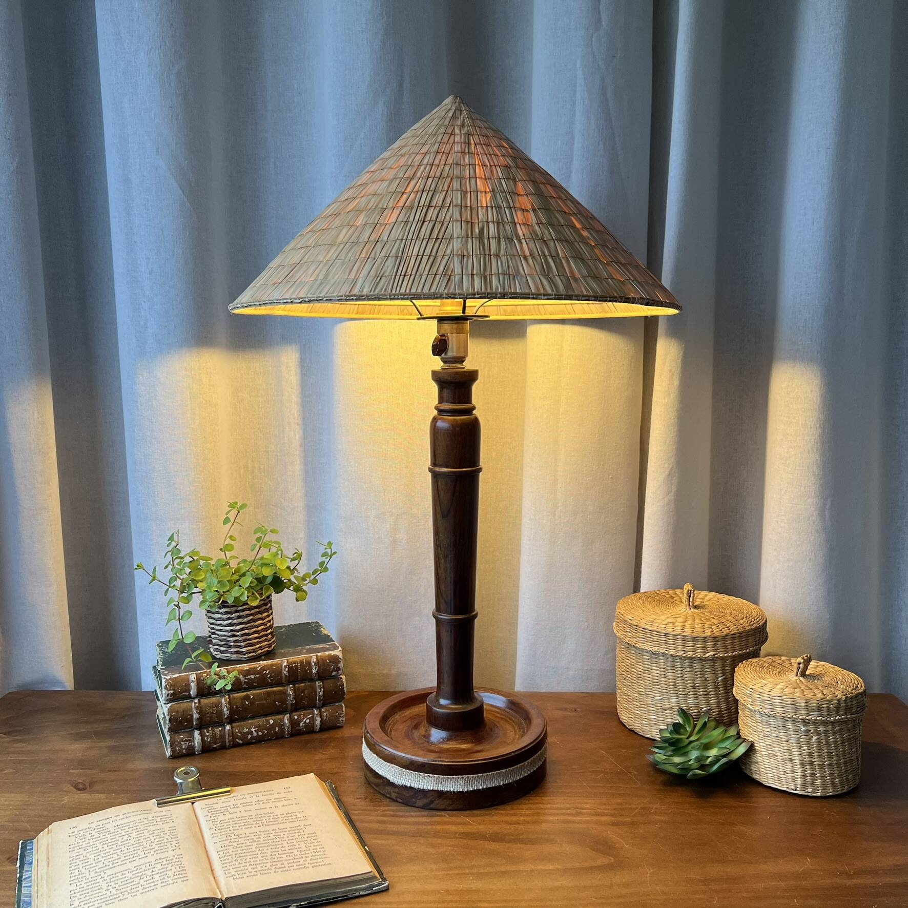 Large mahogany lamp with straw shade – "travel" spirit