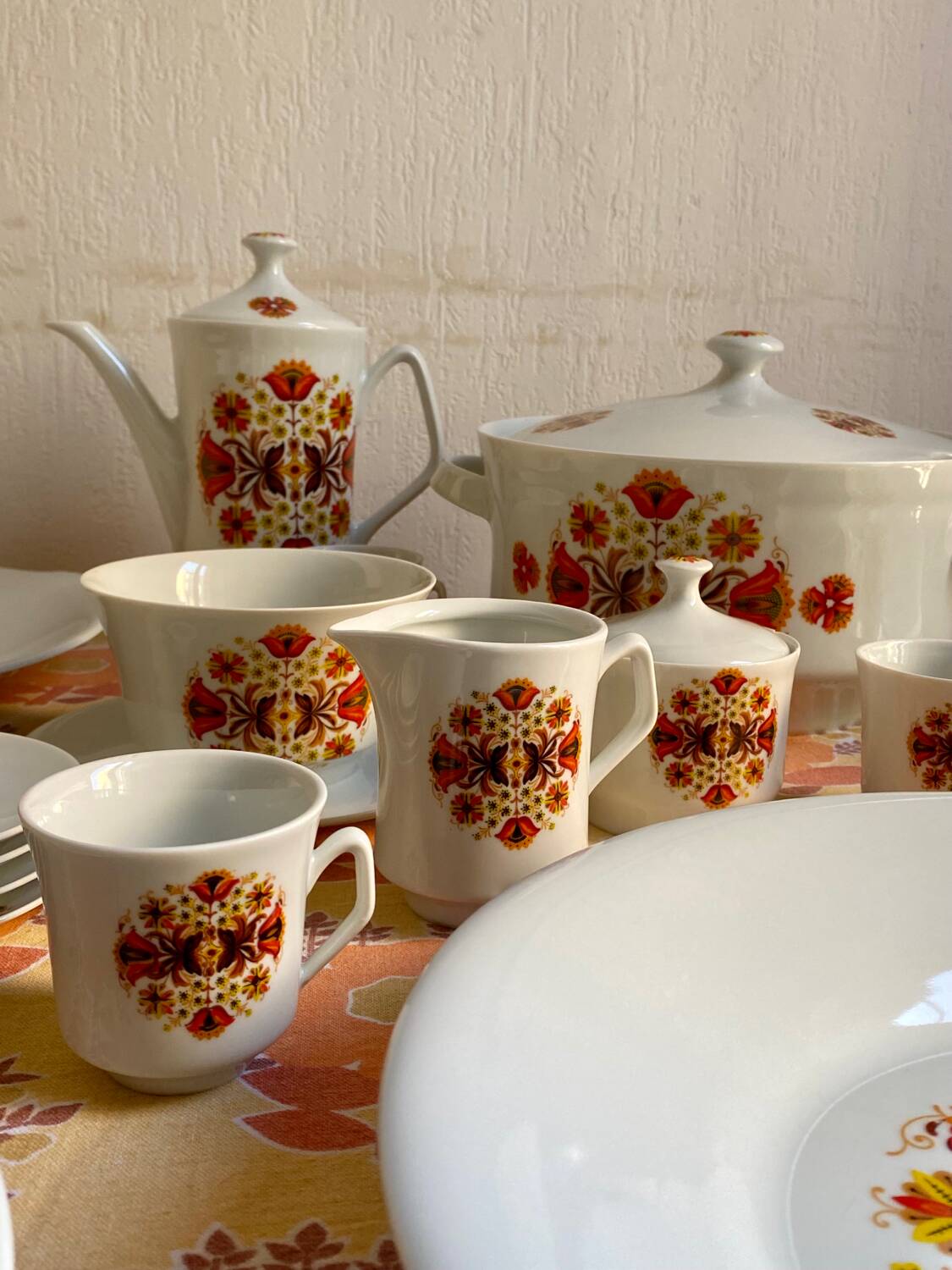 Seventies porcelain service