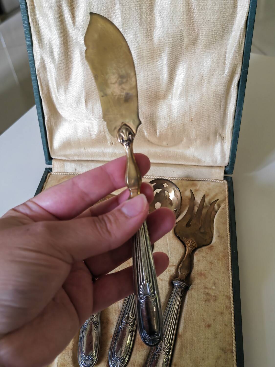 Cutlery box for sweet treats