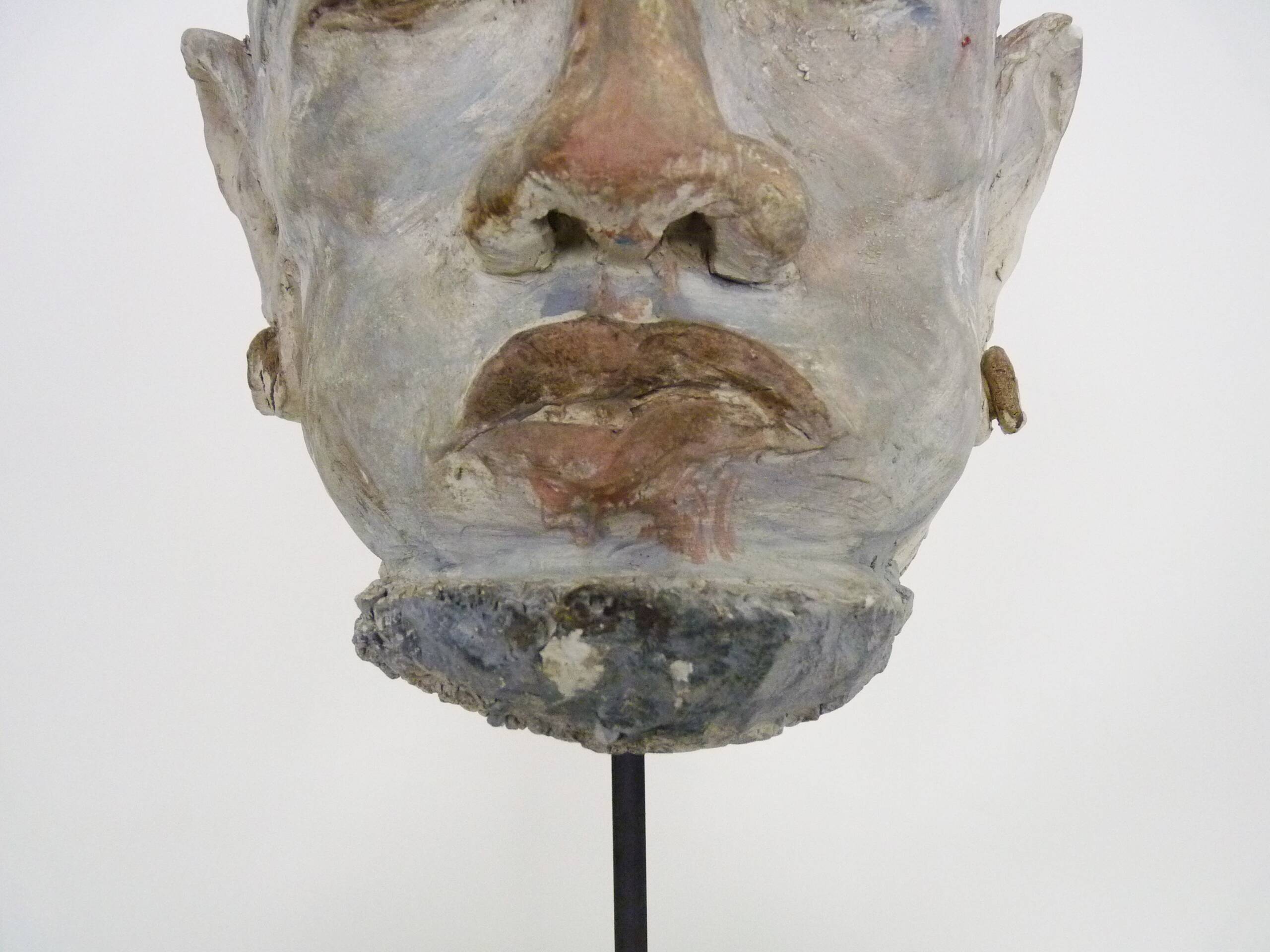 Face sculpture in polychrome earth and plaster, cabinet of curiosities. Ph Monaux. Ariège artist