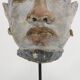 Sculpture visage en terre polychrome et plâtre, cabinet de curiosité. Ph Monaux. Artiste ariégeois